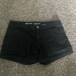 Women’s black mid-rise midi shorts